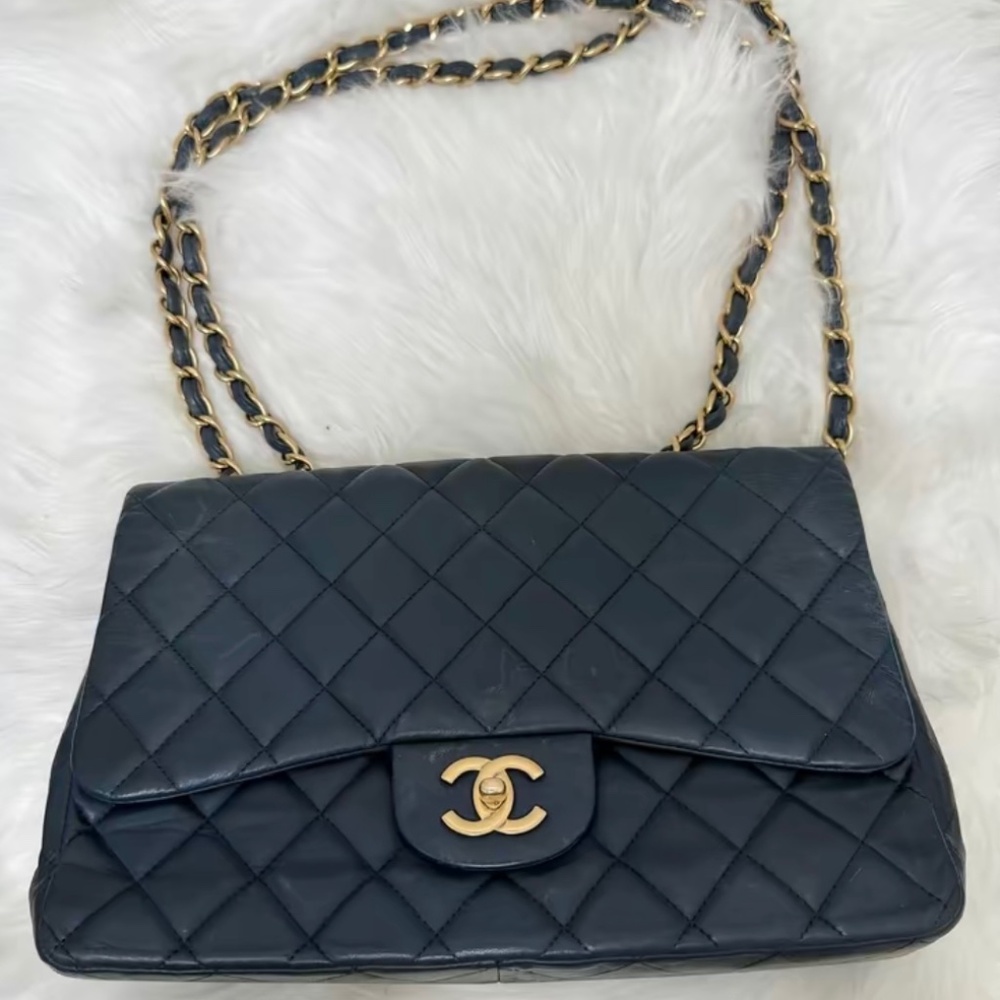Jumbo flap quilted Chanel